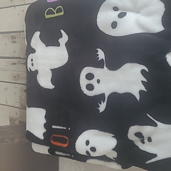 Halloween Ghost Throw - Picture 5 of 5